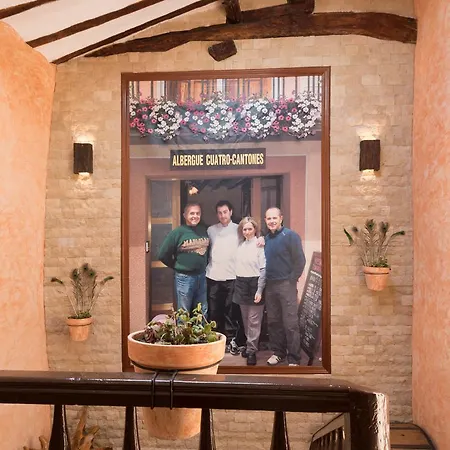 Hostel Cuatro Cantones